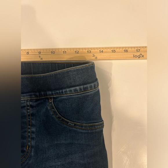 Spanx Pull On Skinny Jeans Women’s Medium Distressed Medium Wash Raw Hem - Picture 7 of 11